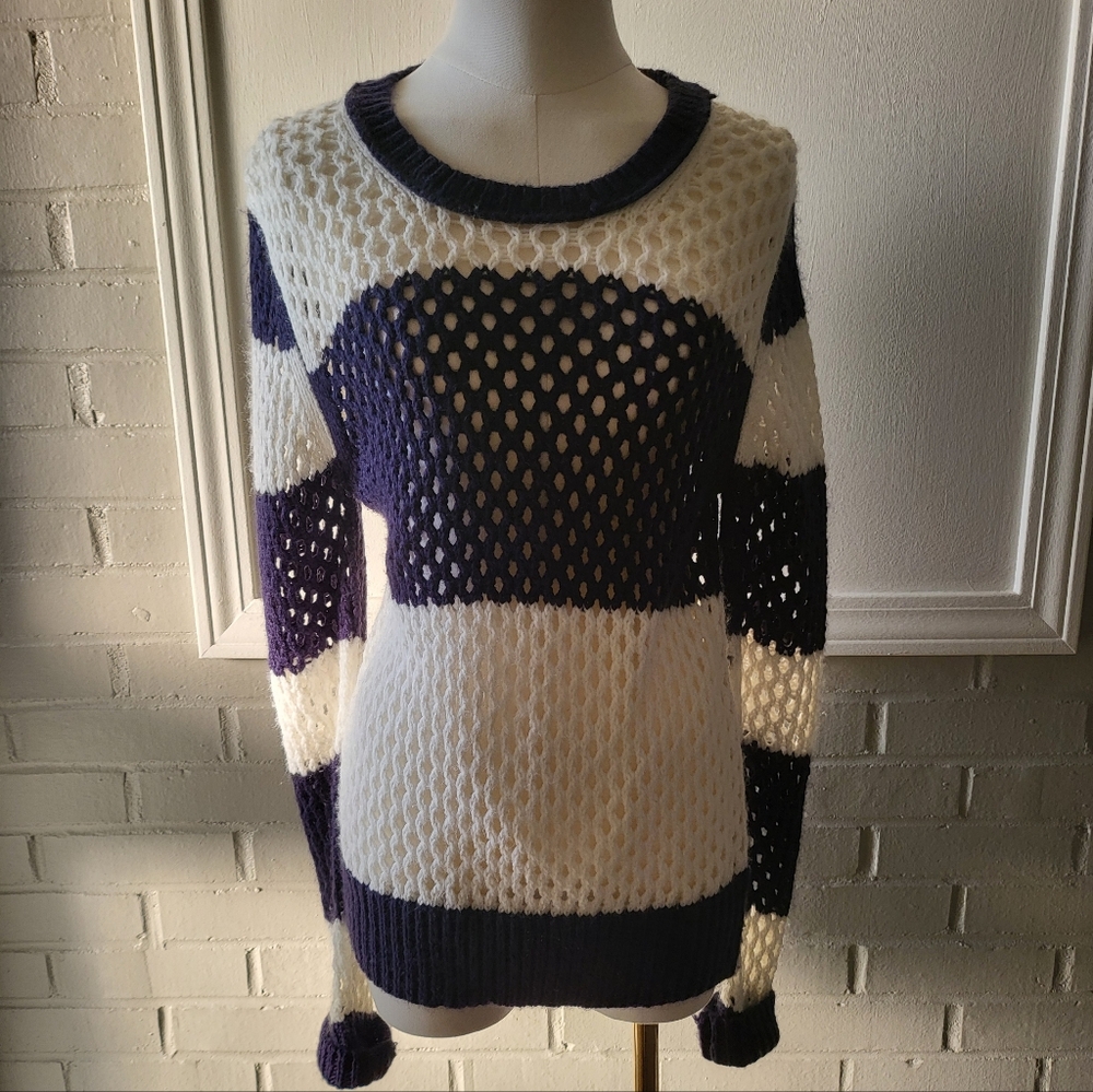 Arizona Jean Company Navy and Cream Open-Knit Sweater